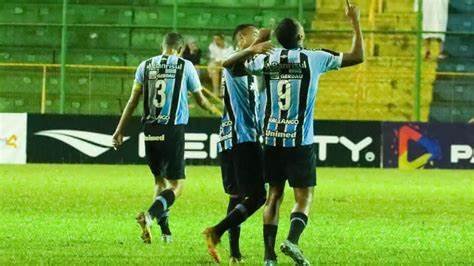 Grêmio vence de virada e está na semifinal da Copinha