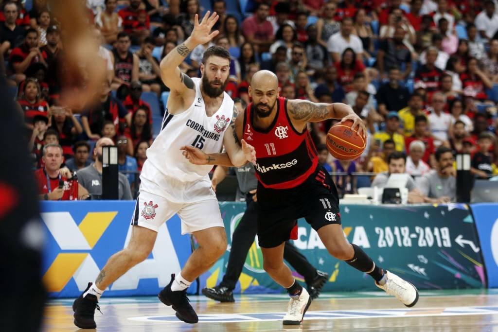 Corinthians Derrota Flamengo no NBB com Atuação Brilhante de Elinho