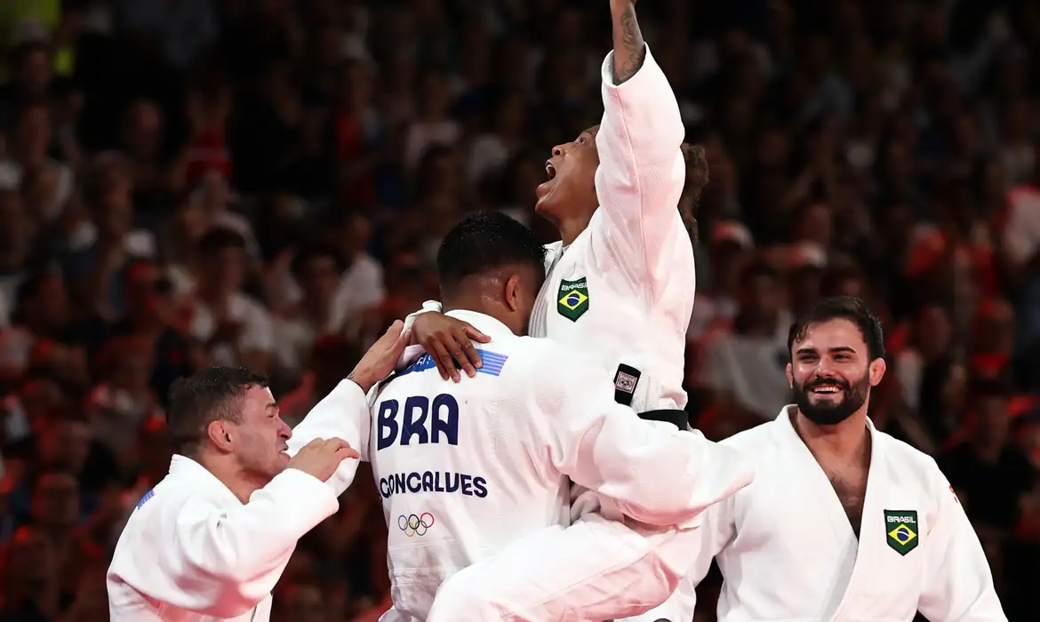 Judô: Brasil bate EUA em disputa por equipes, 1ª após bronze em Paris